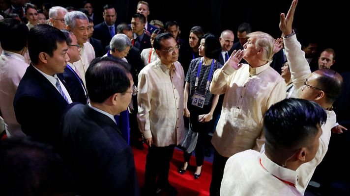 Telediario 1 - Trump insta a parar a Corea del Norte mientras lanza un polémico tuit contra Kim Jong-un