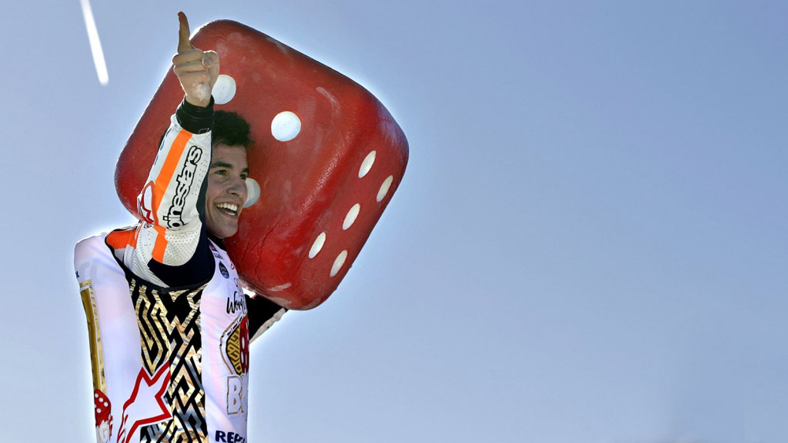 El español Marc Márquez (Repsol Honda RC 213 V) se ha proclamado campeón del mundo de MotoGP por cuarta vez al beneficiarse en la última carrera de la temporada, el Gran Premio de la Comunidad Valenciana, de la caída de su principal rival, el italian