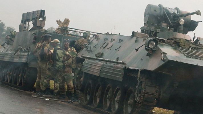 Telediario 1 - El Ejército toma el poder en Zimbabue