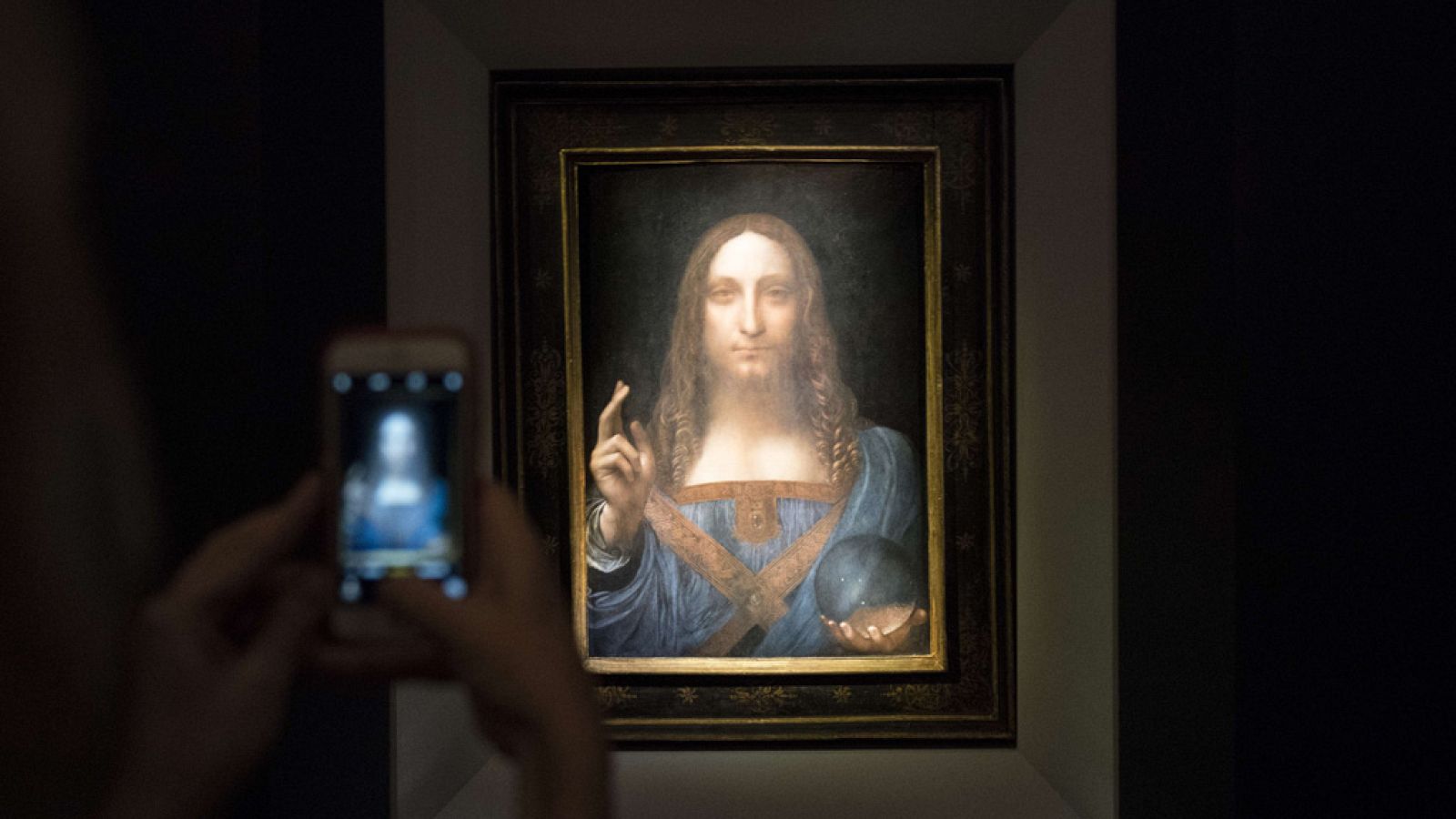 'Salvator Mundi' de Da Vinci se convierte en el cuadro más caro de la historia | Ver