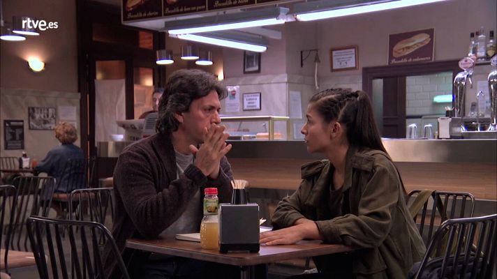 Servir y proteger - María y Nacha apoyan a Martín