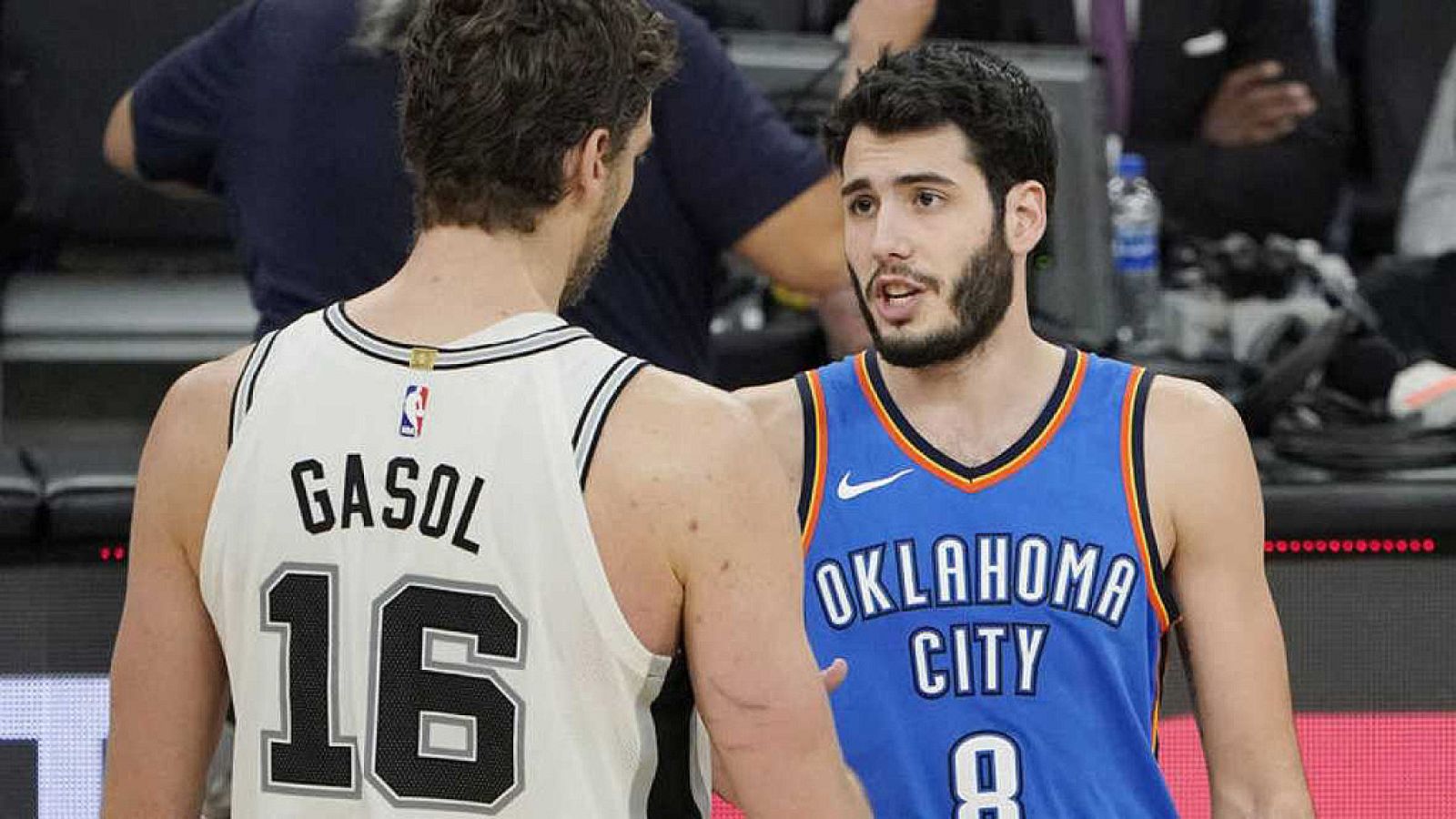 Gasol gana el duelo español a Abrines y los Cavs siguen imparables | Ver