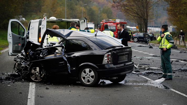 Telediario 1 - Las carreteras españolas se cobraron 1.810 vidas en 2016