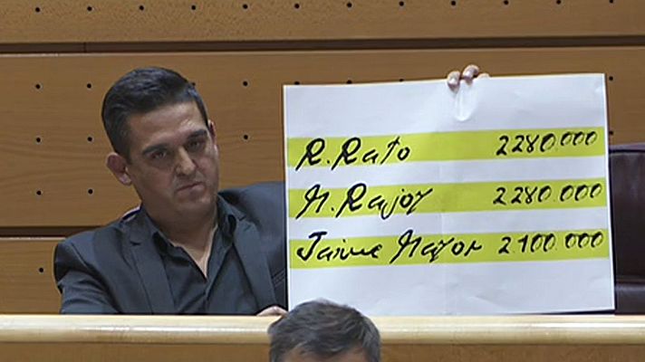 Informativo 24h - Garcia-Escudero retira la palabra al senador Mulet que muestra un cartel con los papeles de Bárcenas