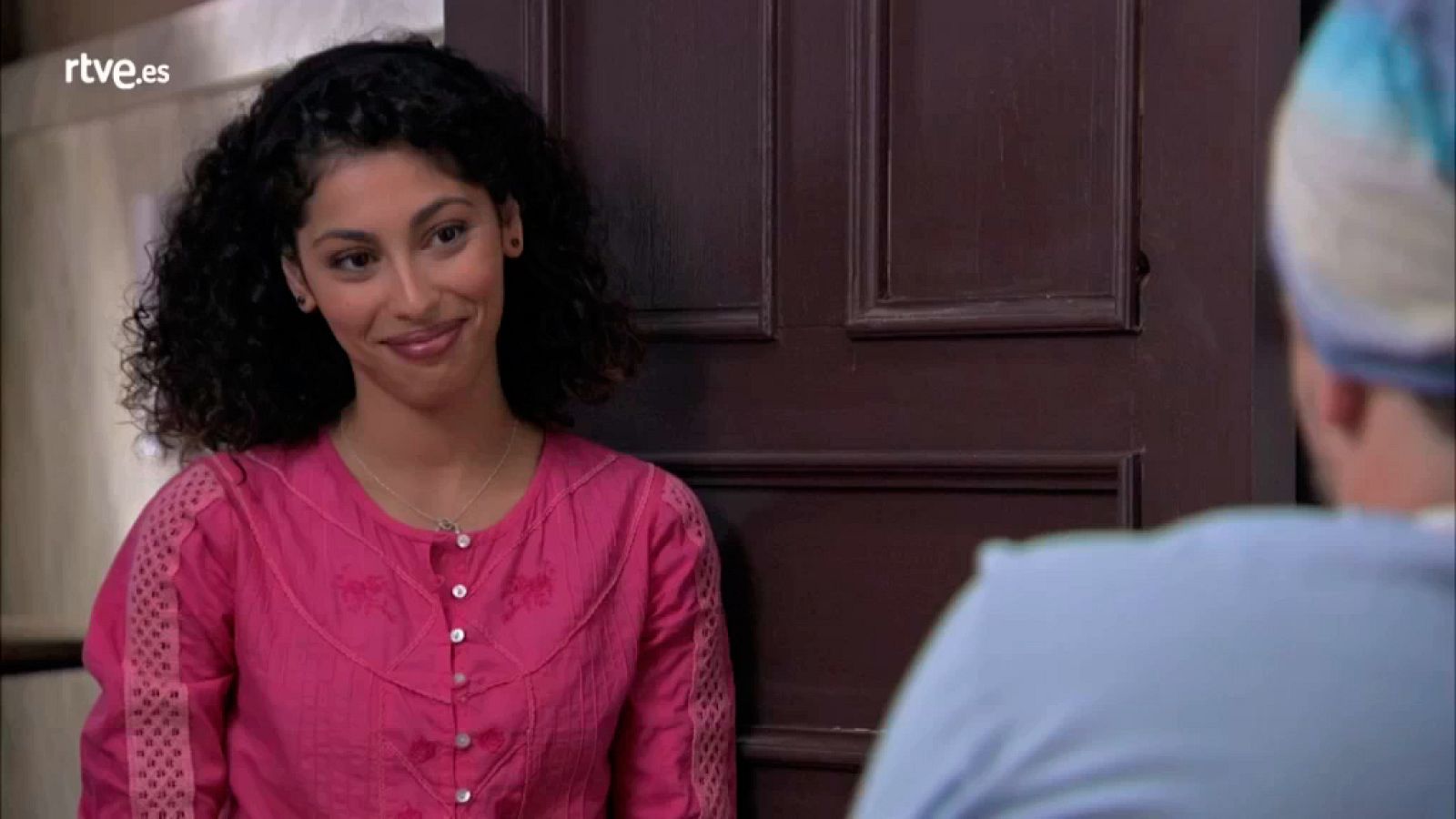 Servir y proteger - Salima acepta salir con Carlos