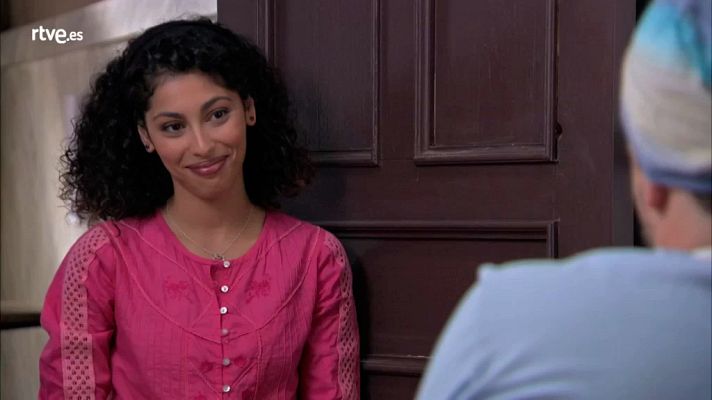 Servir y proteger - Salima acepta salir con Carlos