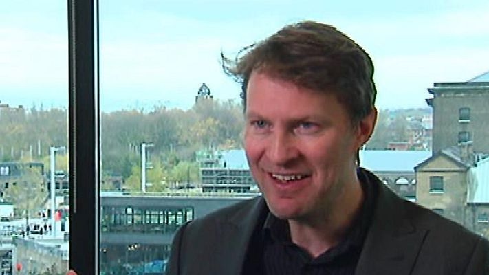 Los desayunos - El periodista británico Luke Harding desvela en un libro las campañas de Rusia en internet