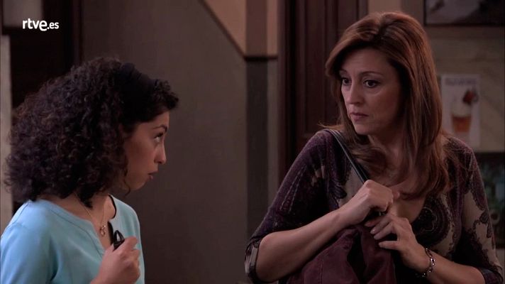 Servir y proteger - ¿Está tonteando Salima con Carlos?