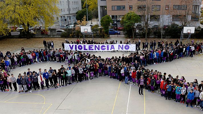 Telediario 1 - RTVE concienciados contra la violencia de género con "Elígete, dale a la vida"