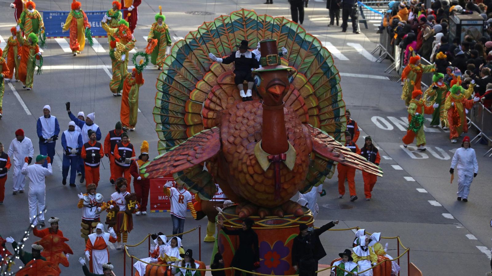En EE.UU. se celebra el día de Accion de Gracias, una fiesta nacional que podría compararse con nuestra Nochebuena y que la mayoría celebra con reuniones familiares en las que se cena el tradicional pavo asado.