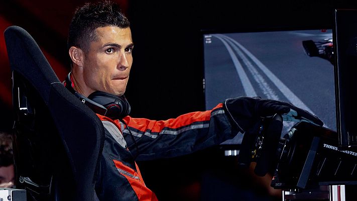 Telediario 1 - Coches nuevos y simulador para relajarse en el Madrid