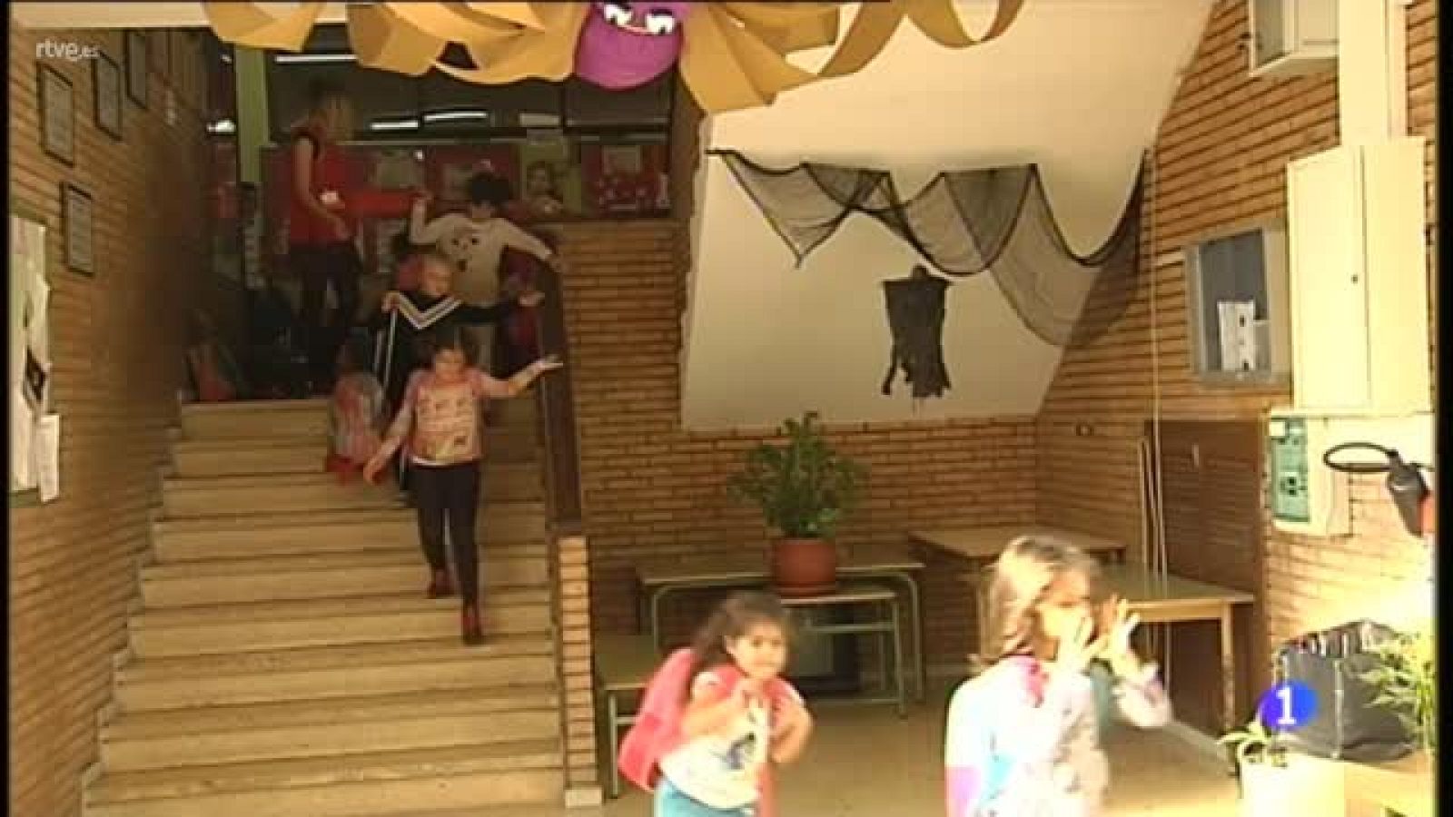 El CEIP "Los Millares" de Almería contra la violencia de género | Ver