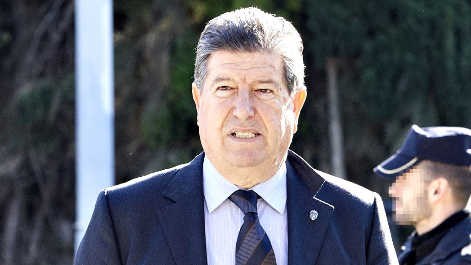El empresario Jaume Ortí, expresidente del Valencia CF, que vivió en el cargo los títulos de Liga de 2002 y 2004, falleció este viernes tras un proceso oncológico, informaron fuentes cercanas al club valencianista.