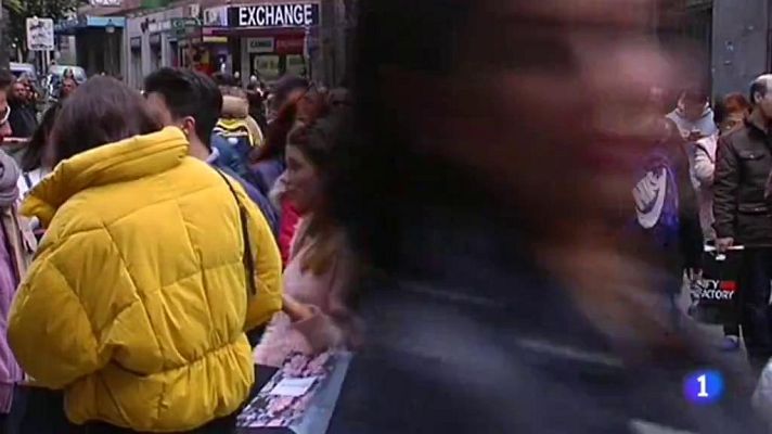 Telediario 1 - La locura por comprar continúa en busca de la mejor ganga
