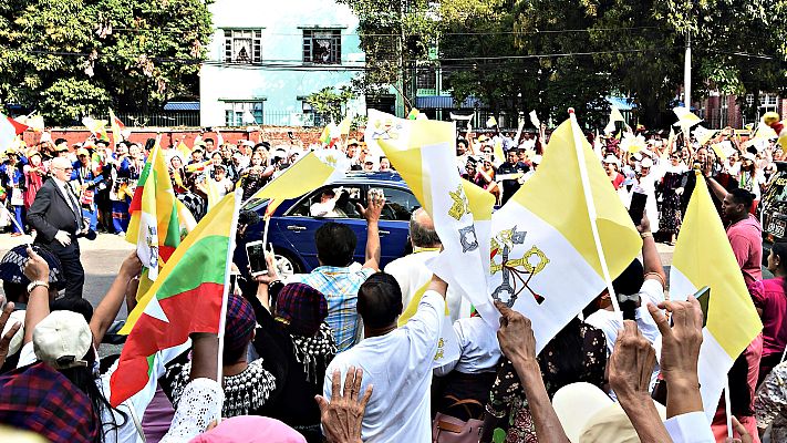 Telediario 1 - El papa pide "responsabilidad" a las autoridades de Birmania en plena crisis por los refugiados rohinyás