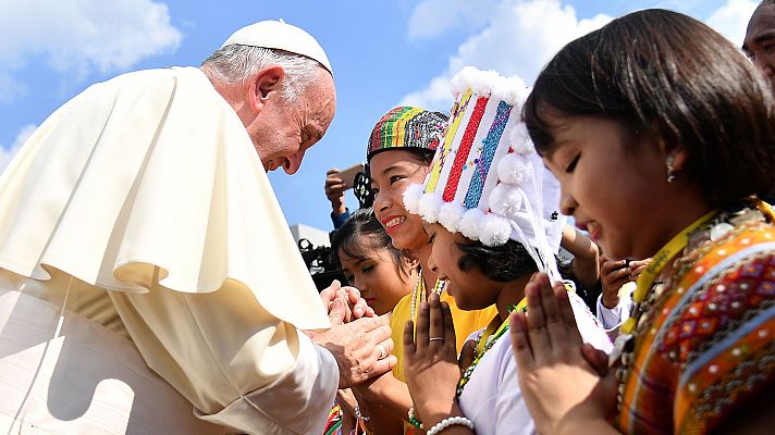Telediario 1 - El papa se reúne con Aung San Suu Kyi