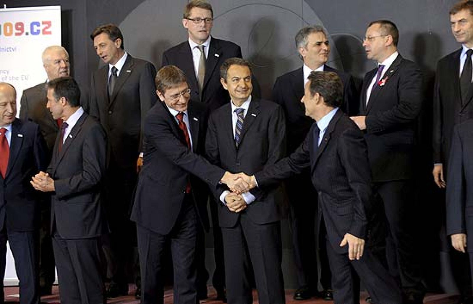 Los líderes europeos actuarán juntos contra la crisis | Ver