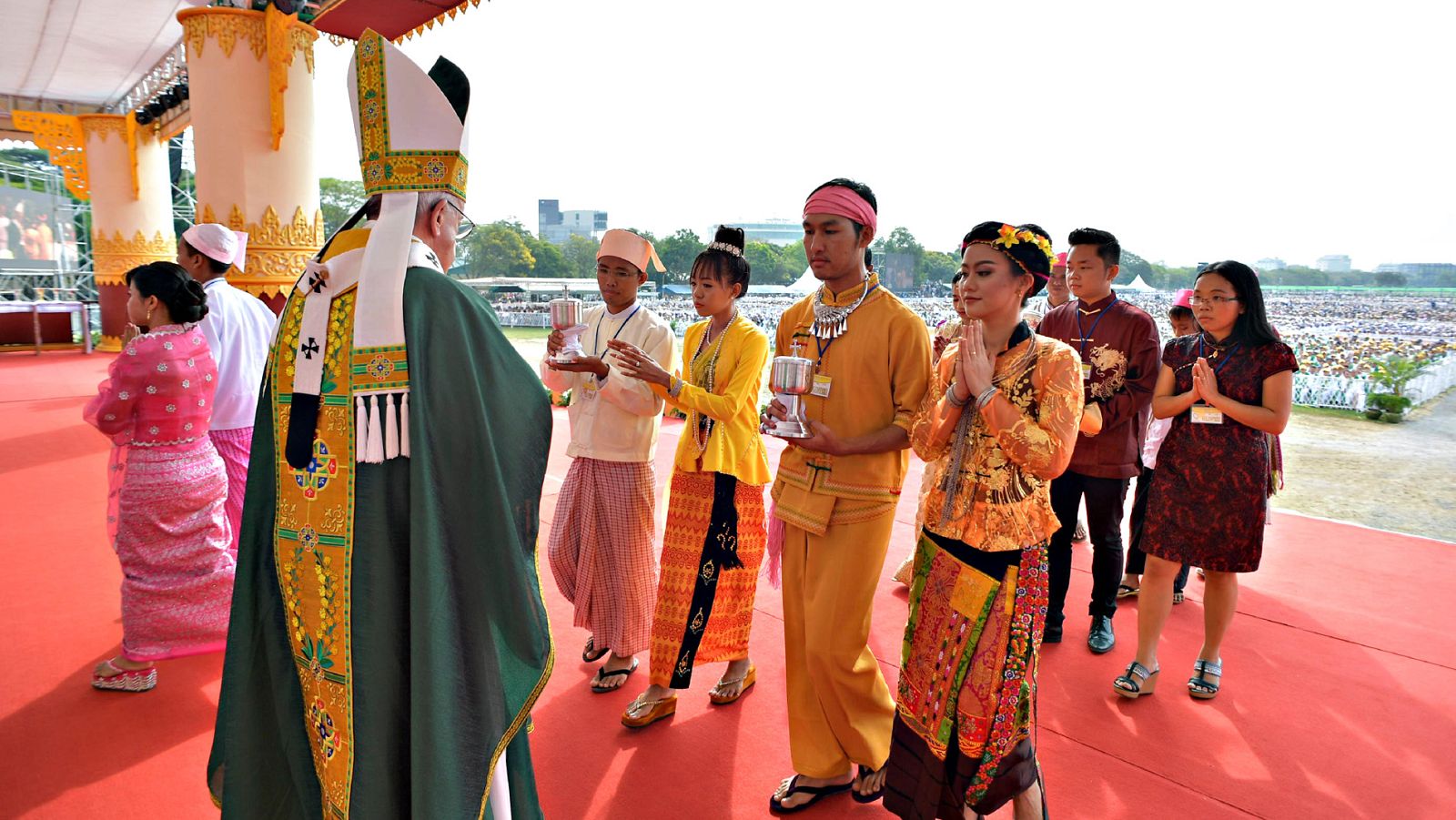 Misa multitudinaria del papa Francisco en Myanmar