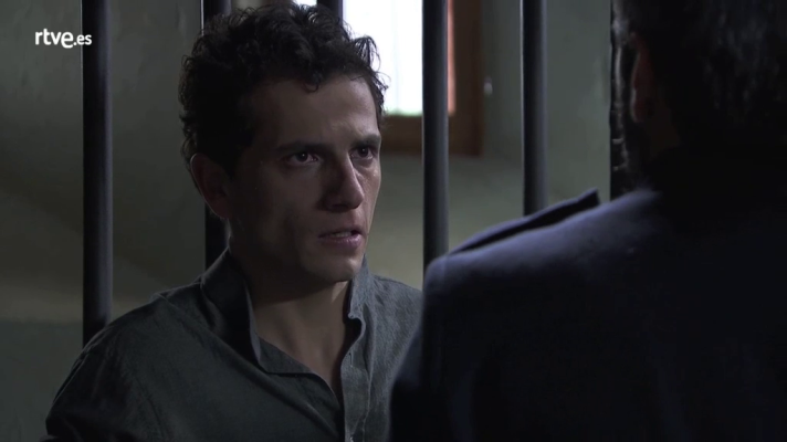 Acacias 38 - Antoñito recibe una paliza en la cárcel