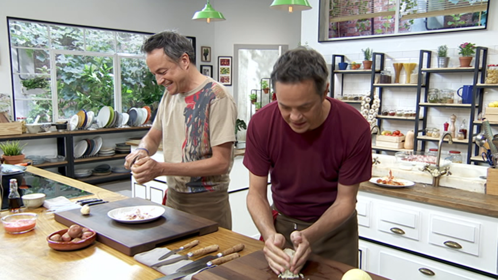 Torres en la cocina - Guiso de papas y costilla. Crema de pistacho - ver ahora
