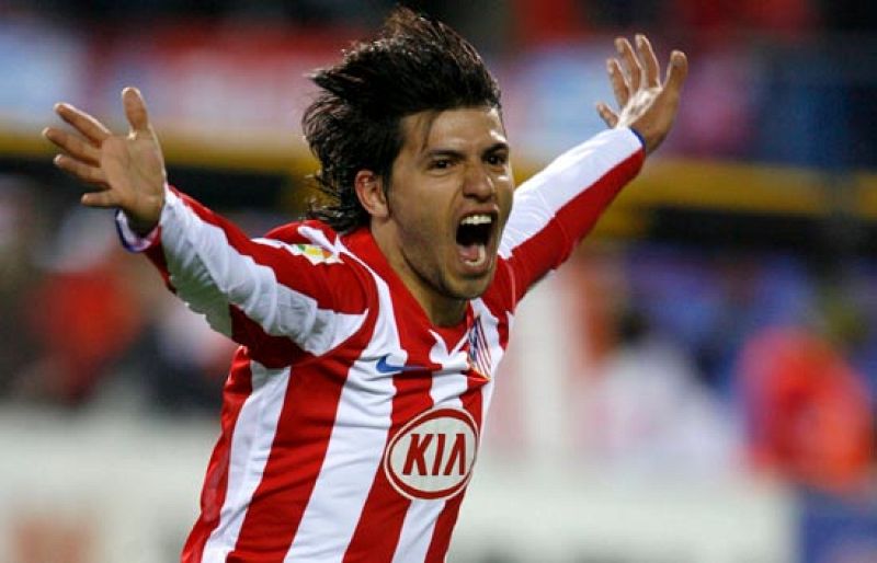 El 'Kun' lleva la locura al Calderón