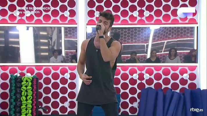 OT 2017 - Ricky canta 'Let me entretain you'