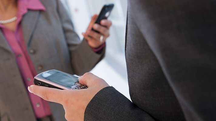 Telediario 1 - Hace 25 años se mandó el primer SMS de la historia