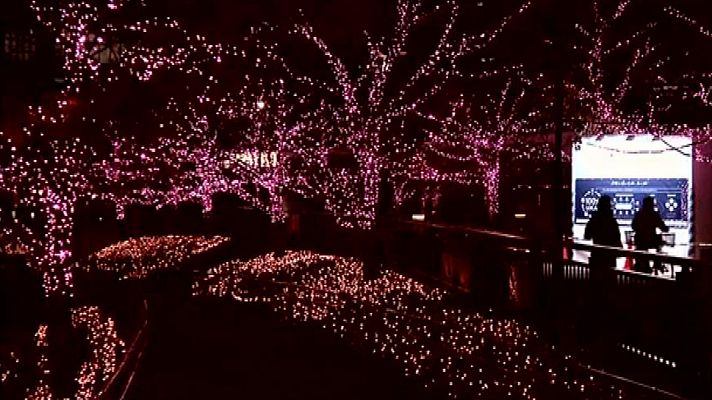 Informativo 24h - Aceite de cocina reciclado para iluminar la decoración de un barrio un Tokio