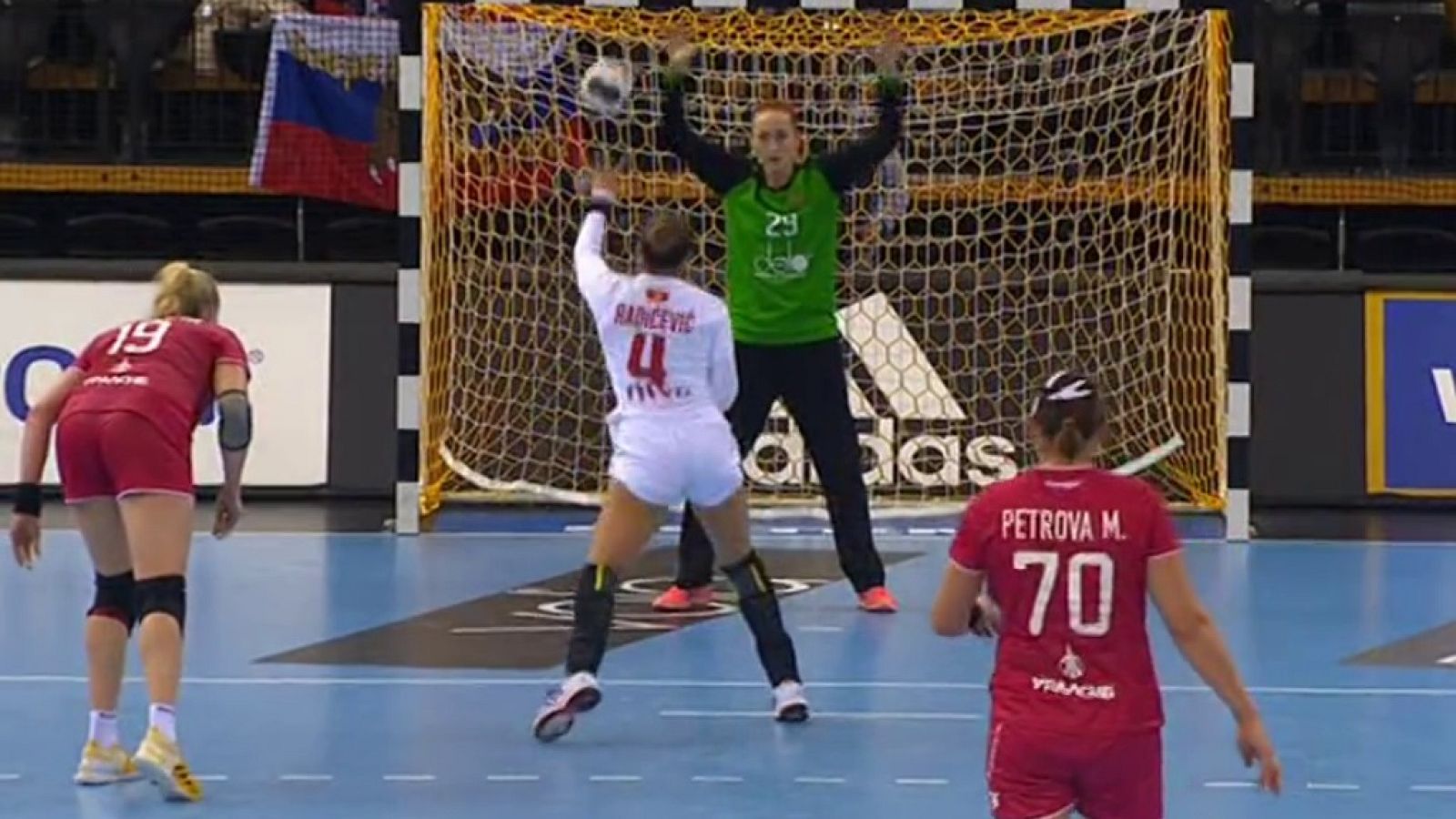 Balonmano - Campeonato del Mundo Femenino: Montenegro - Rusia, desde Oldenburg (Alemania) - ver ahora