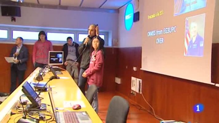 Telediario 1 - Estudiantes catalanes contactan con la Estación Espacial