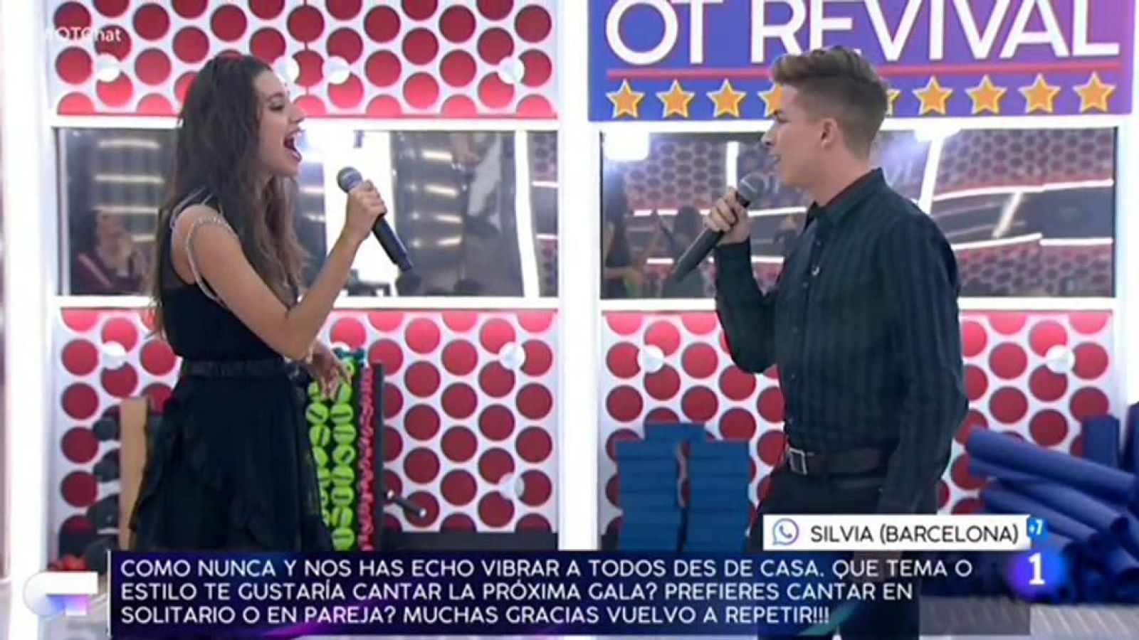 Operación Triunfo - Ana Guerra y Raoul cantan 'Vivo por ella' en el Chat de OT