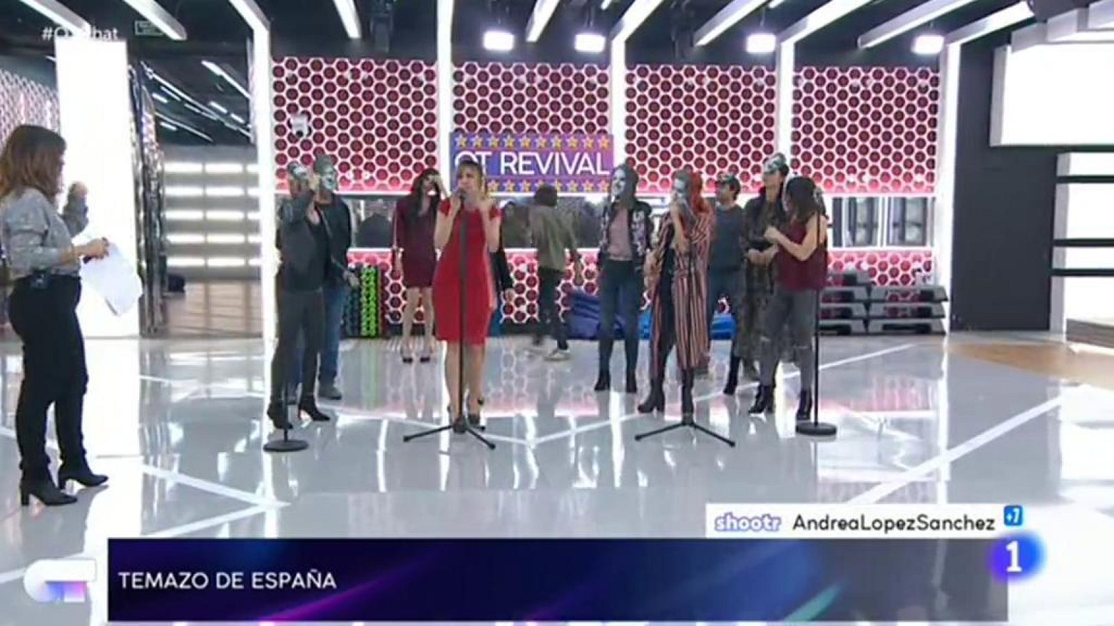 Operación Triunfo - Los profesores de la academia cantan 'Mi música es tu voz' en el Chat de OT