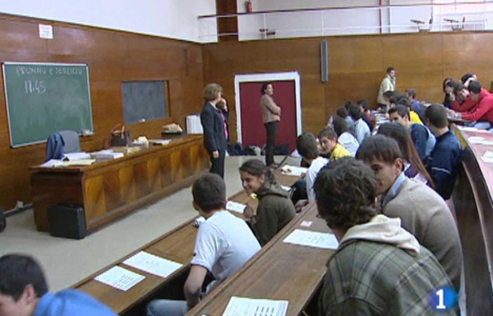 Hay 16.000 universitarios en España que estudian alguna de las 138 titulaciones adaptadas a Bolonia. | Ver