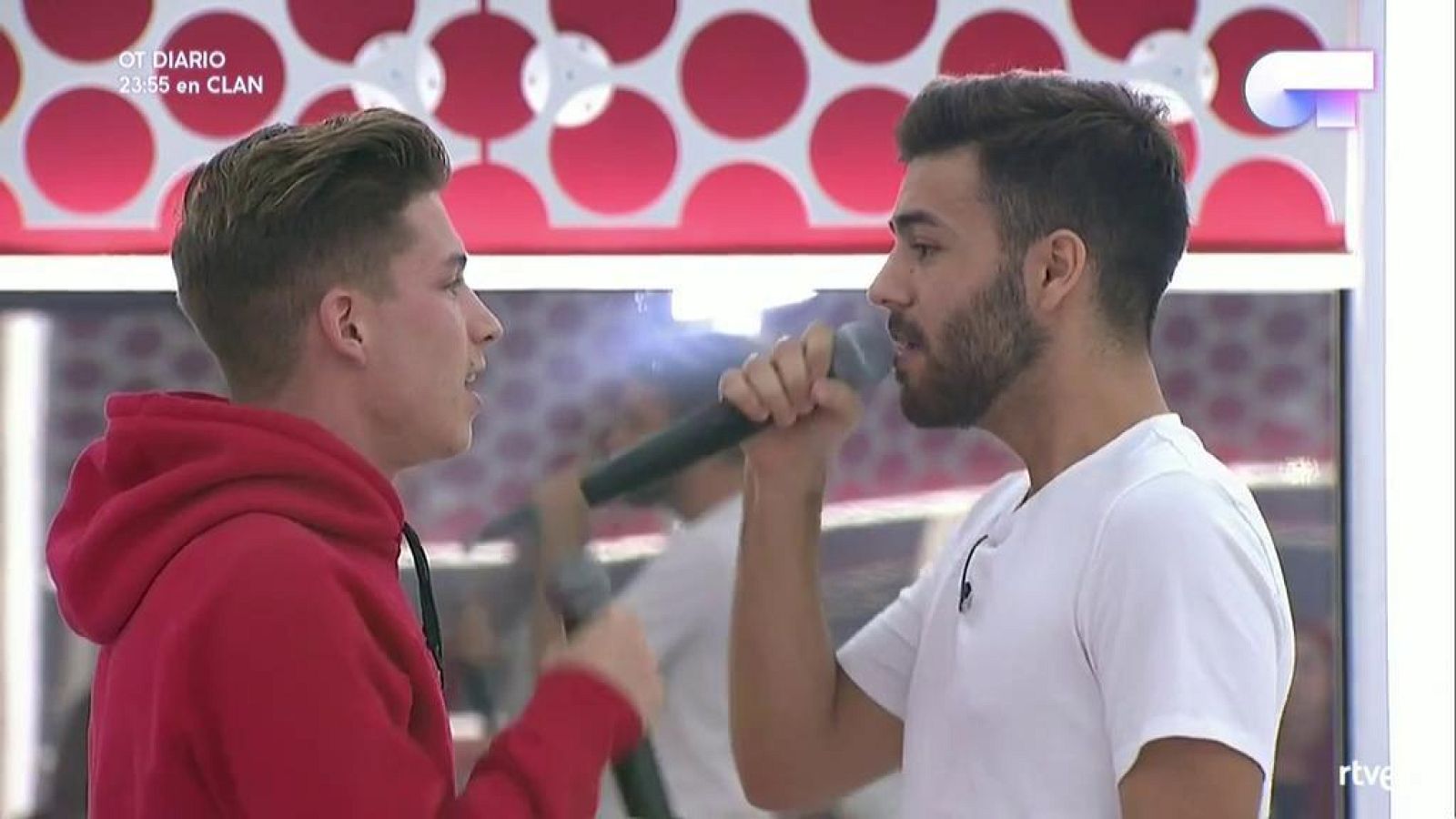Operación Triunfo - Raoul y Agoney cantan 'Manos vacías' en el primer pase de micros