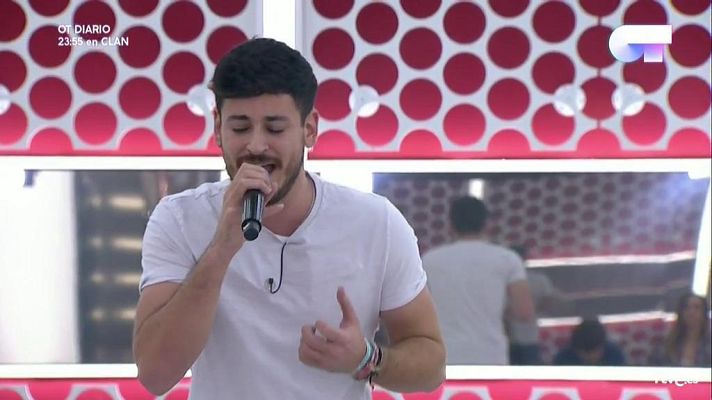 OT 2017 - Cepeda canta 'Mi héroe' en el primer pase de micros