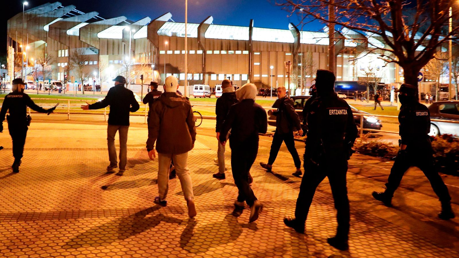 Detenidas dos personas tras enfrentarse seguidores del Zenit y de la Real | Ver