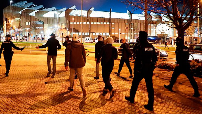 Telediario 1 - Detenidas dos personas tras enfrentarse seguidores del Zenit y de la Real