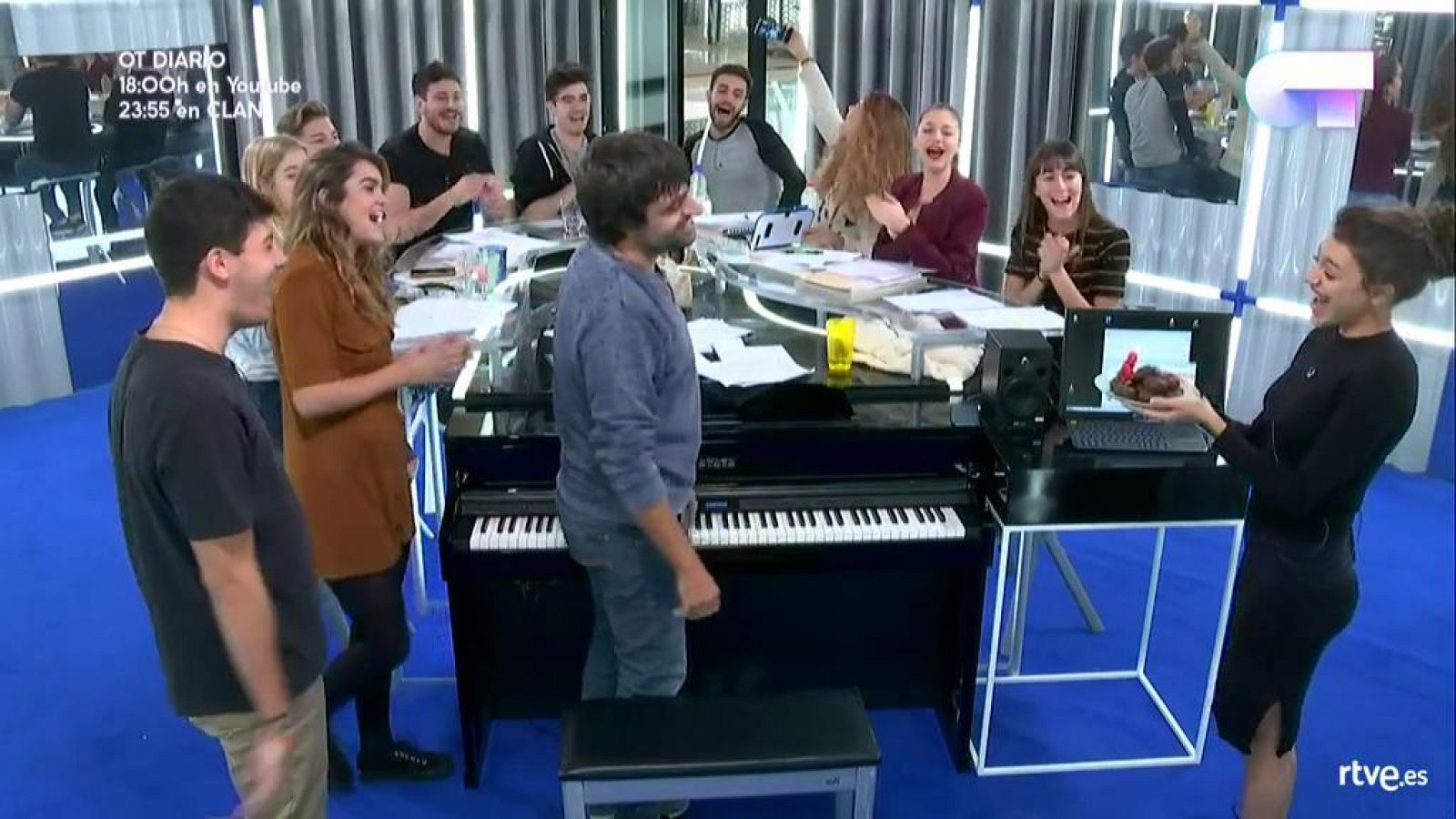 Operación Triunfo - Los concursantes sorprenden a Manu Guix por su cumpleaños