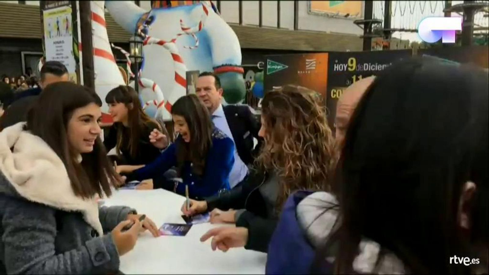 Operación Triunfo - Aitana, Ana Guerra y Miriam firman discos en Valencia