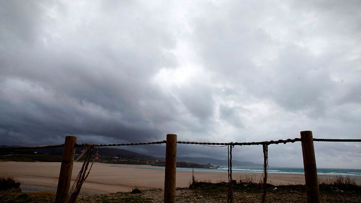 Telediario 1 - La borrasca 'Ana' pone en alerta naranja a media España por intensas lluvias y vientos