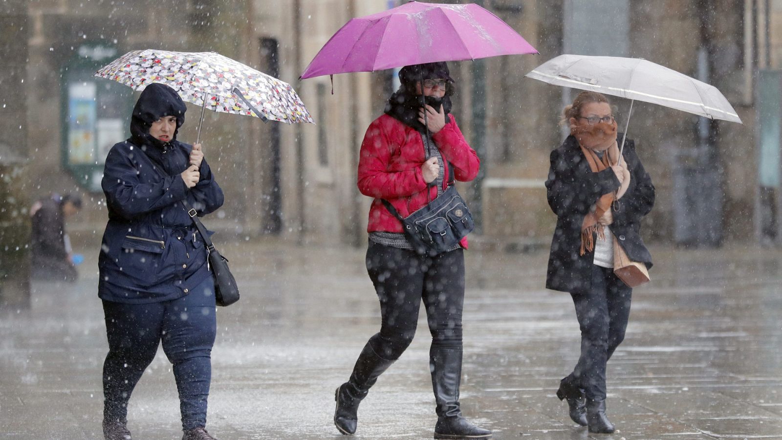 La borrasca Ana llega a España con fuertes precipitaciones y un intenso temporal de viento