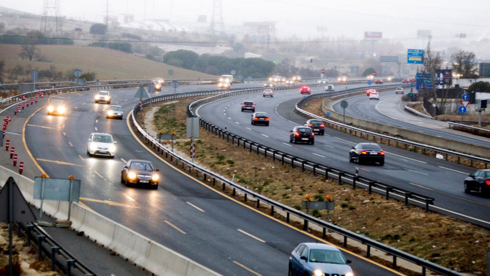 Viento y lluvia en la vuelta del puente, que deja un balance de 20 muertos en las carreteras españolas.