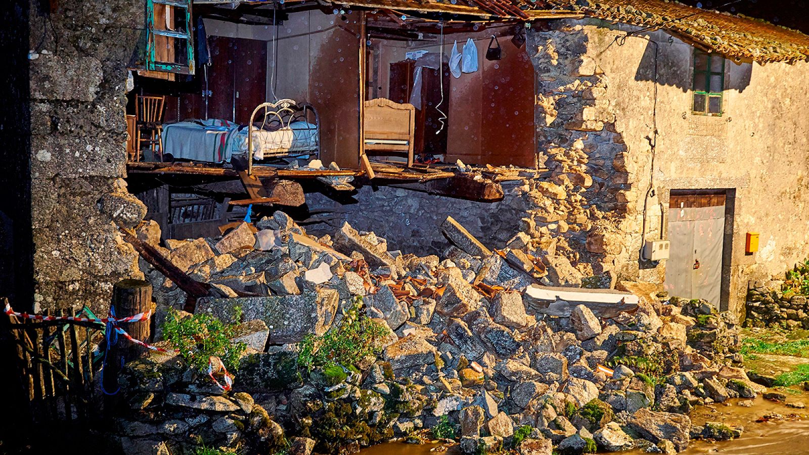 'Ana', el primer gran temporal del otoño, deja a su paso cientos de incidencias | Ver