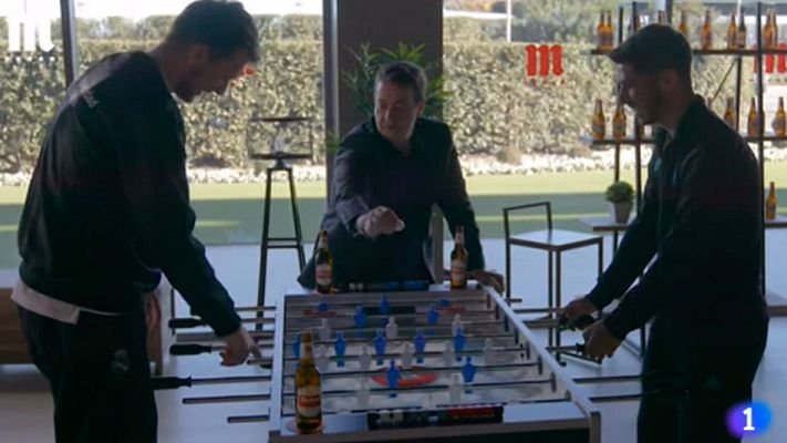 Telediario 1 - Asensio y Doncic se relajan jugando al futbolín