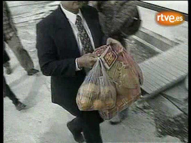 Barbie se casa con un taiwanés de 46 años - La 2 Noticias | Ver