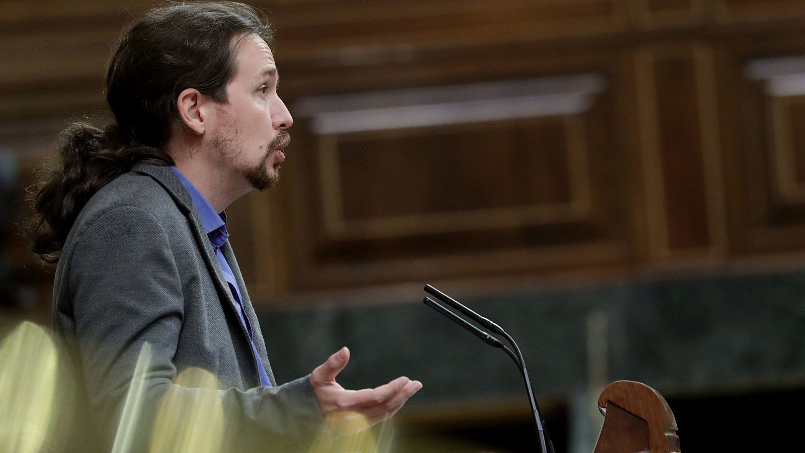 El secretario general de Podemos, Pablo Iglesias, ha mostrado su preocupación por el vídeo en el que dos civiles subidos a un tanque le lanzan amenazas a él y a Puigdemont y ha pedido explicaciones al Gobierno.