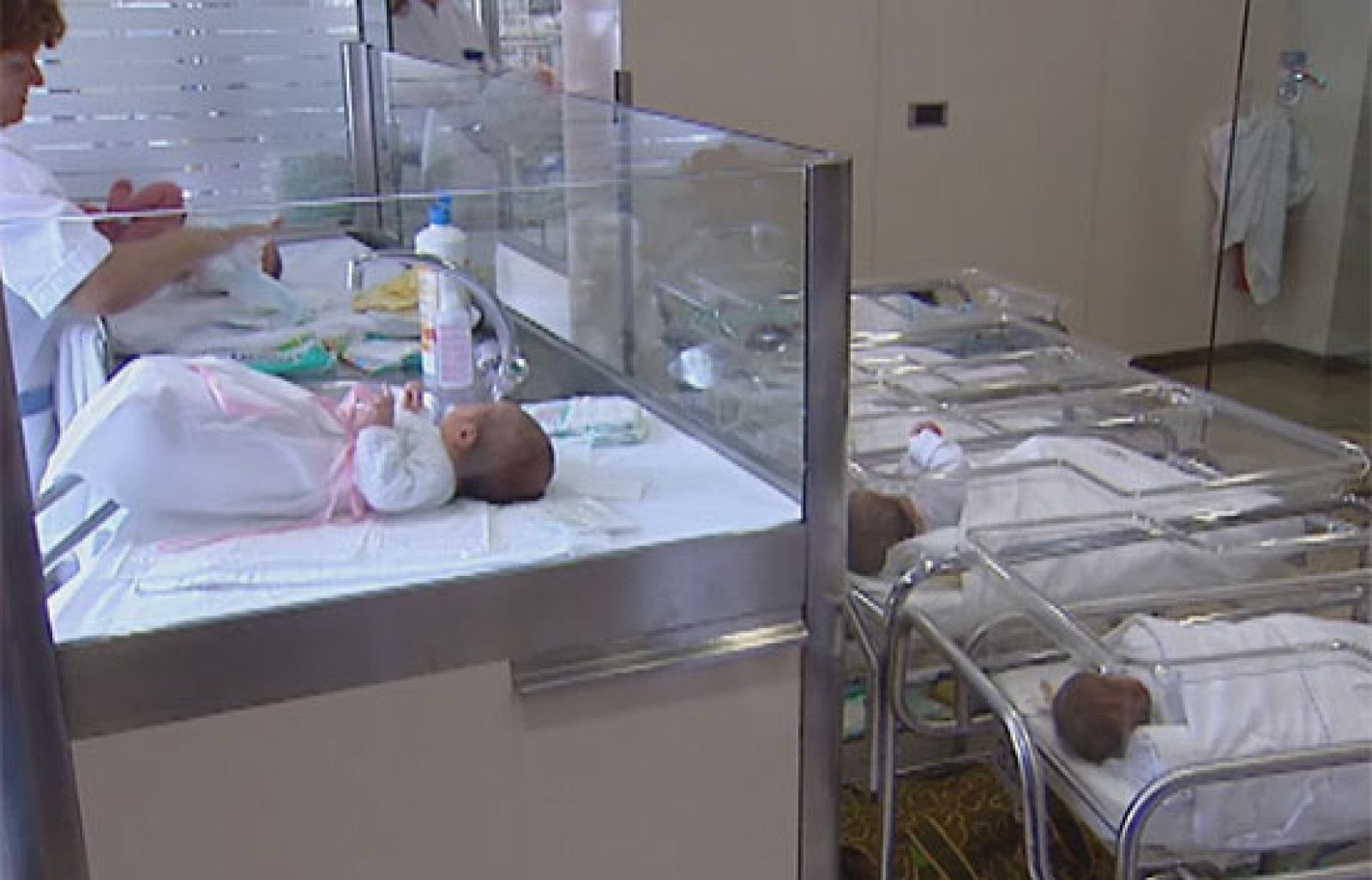 Una clínica de fertilidad de Estados Unidos ofrece a las parejas la posibilidad de elegir el color de pelo o de ojos de sus hijos - Ciencia y tecnología en Rtve.es | Ver