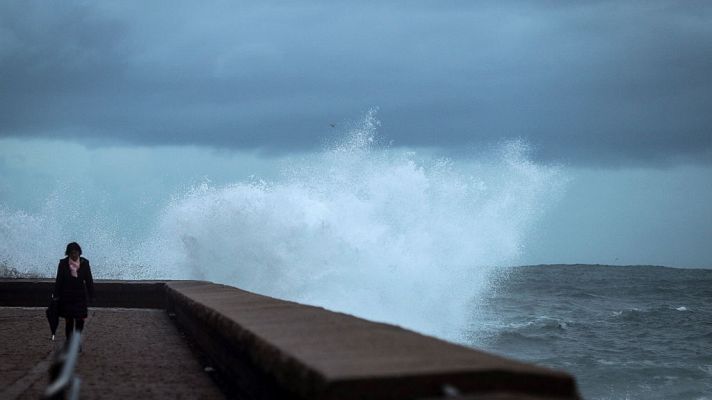 El tiempo - Trece provincias en aviso por frío, deshielo, viento o fuerte oleaje y lloverá en el norte de la Península