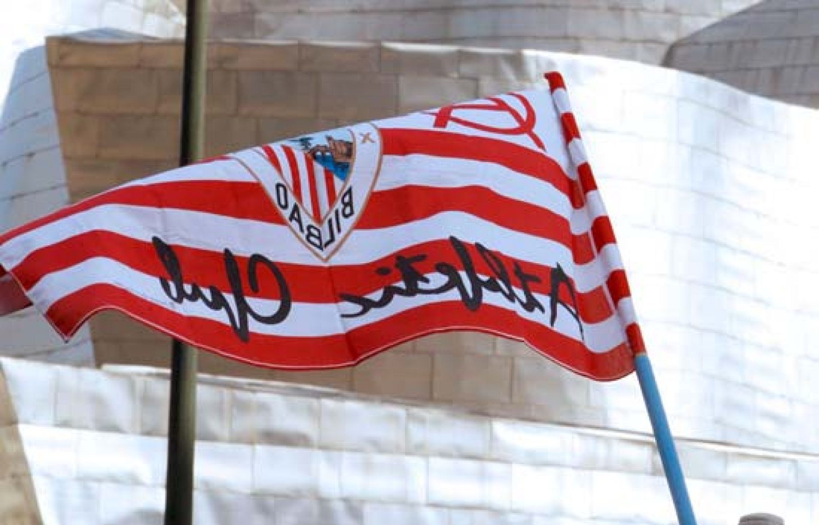 Los leones rugen motores | Ver