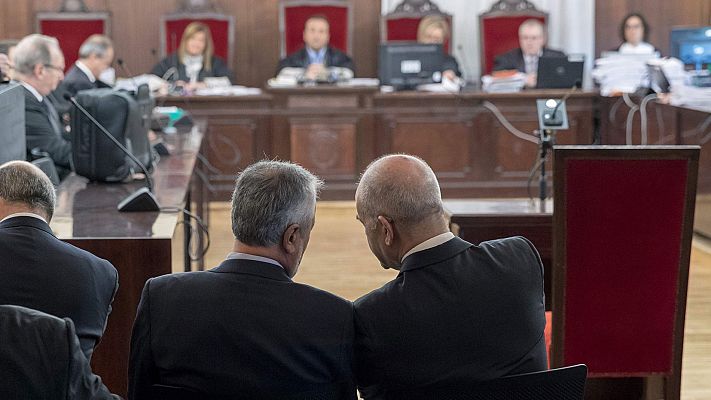 Telediario 1 - El primer juicio del caso de los ERE en Andalucía arranca con Chaves y Griñán en el banquillo